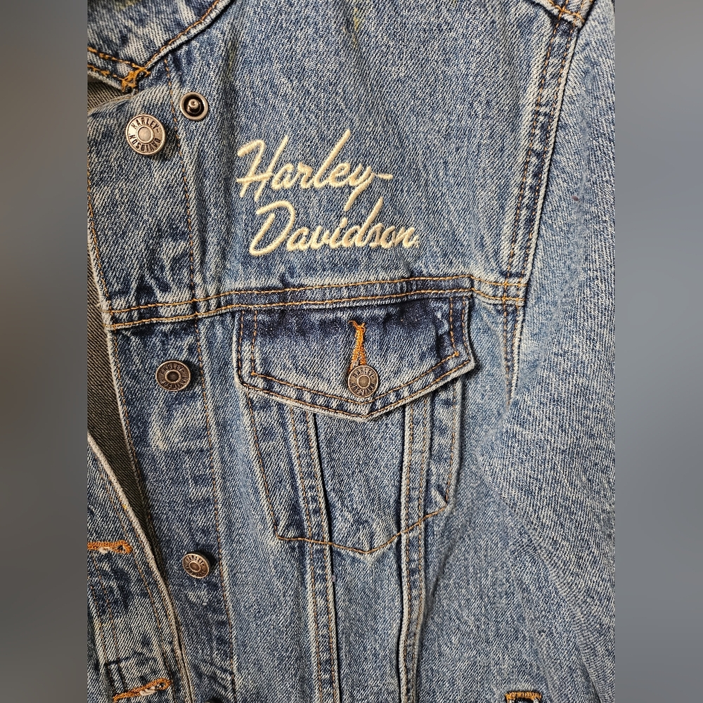 Women's Essential Bar & Shield Denim Jacket - Large - Picture 3 of 5